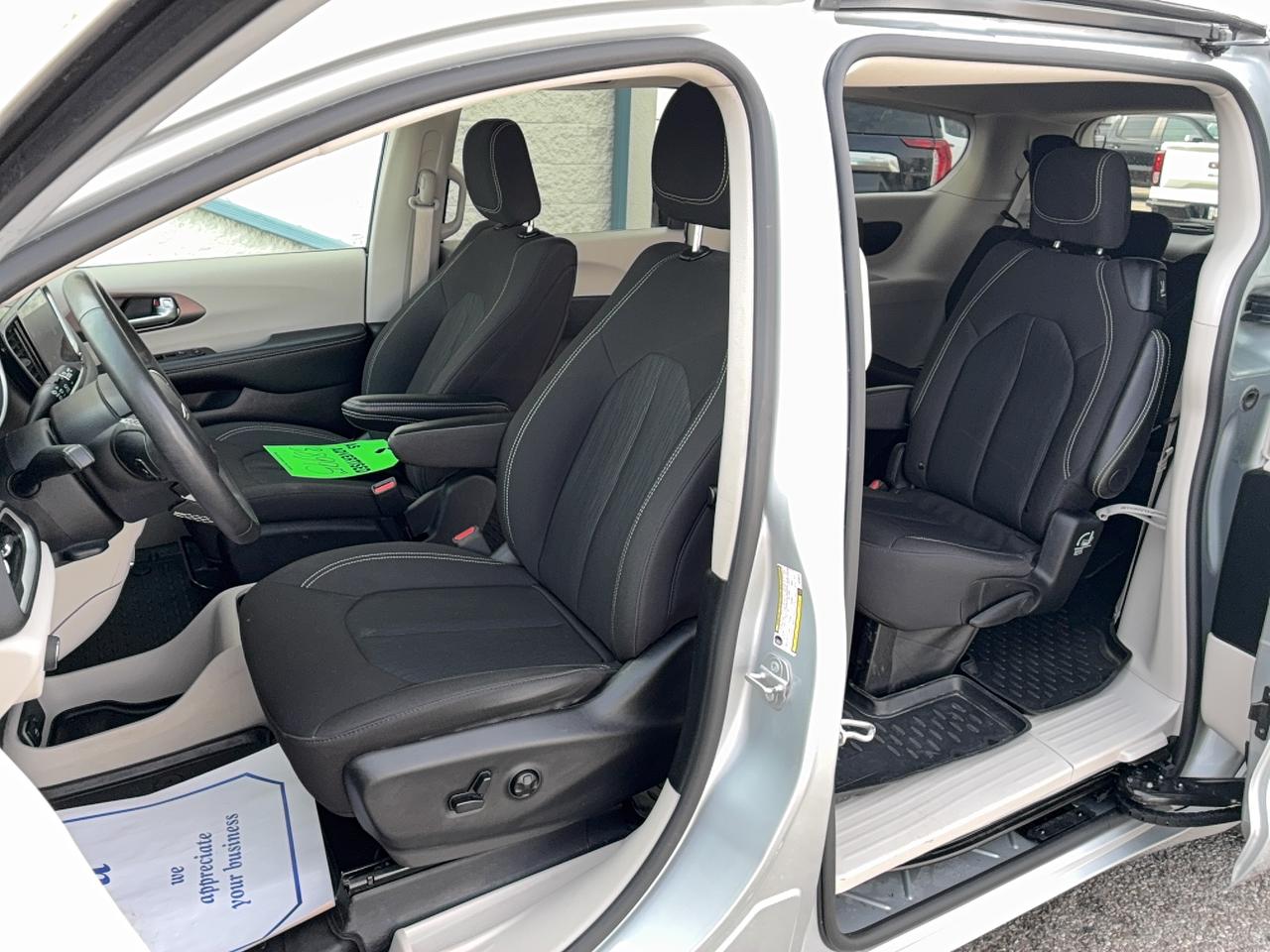 2024 Chrysler Grand Caravan SXT 2WD 7Seater 3.6L6cyl HeatedSeats&SterringWheel Photo