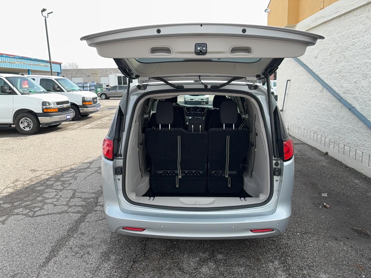 2024 Chrysler Grand Caravan SXT 2WD 7Seater 3.6L6cyl HeatedSeats&SterringWheel Photo