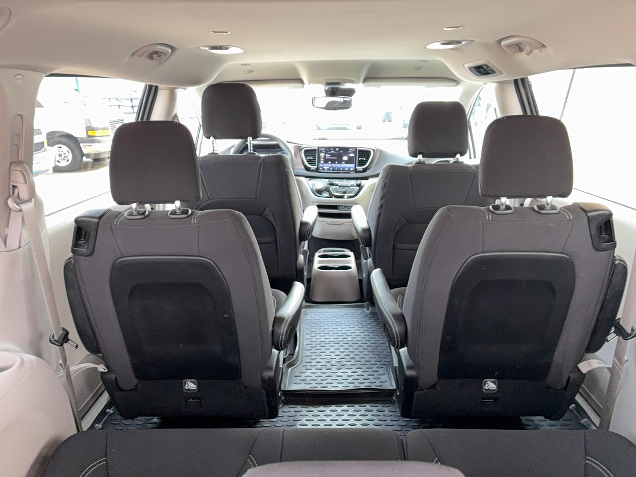 2024 Chrysler Grand Caravan SXT 2WD 7Seater 3.6L6cyl HeatedSeats&SterringWheel Photo