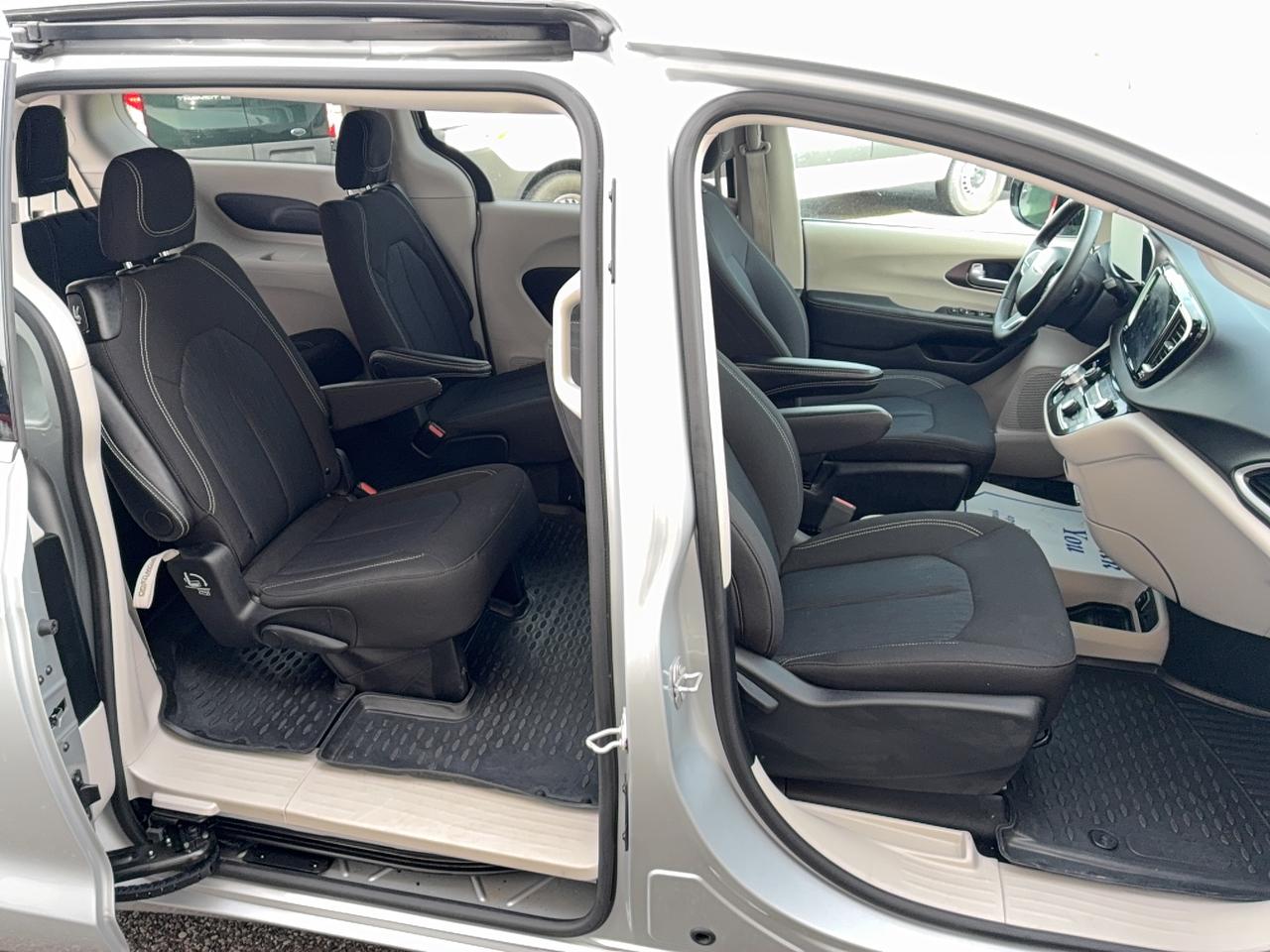 2024 Chrysler Grand Caravan SXT 2WD 7Seater 3.6L6cyl HeatedSeats&SterringWheel Photo