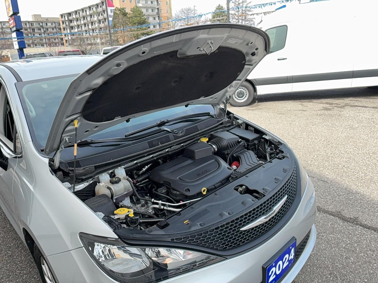 2024 Chrysler Grand Caravan SXT 2WD 7Seater 3.6L6cyl HeatedSeats&SterringWheel Photo