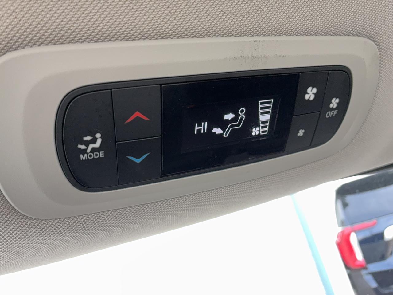 2024 Chrysler Grand Caravan SXT 2WD 7Seater 3.6L6cyl HeatedSeats&SterringWheel Photo