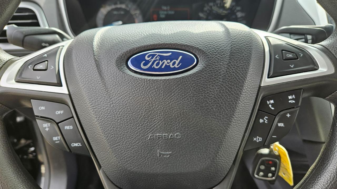 2014 Ford Fusion SE Photo