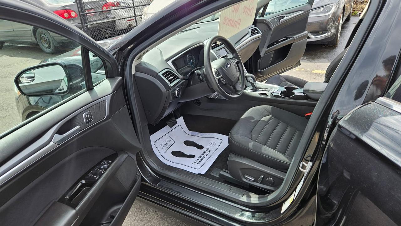 2014 Ford Fusion SE Photo