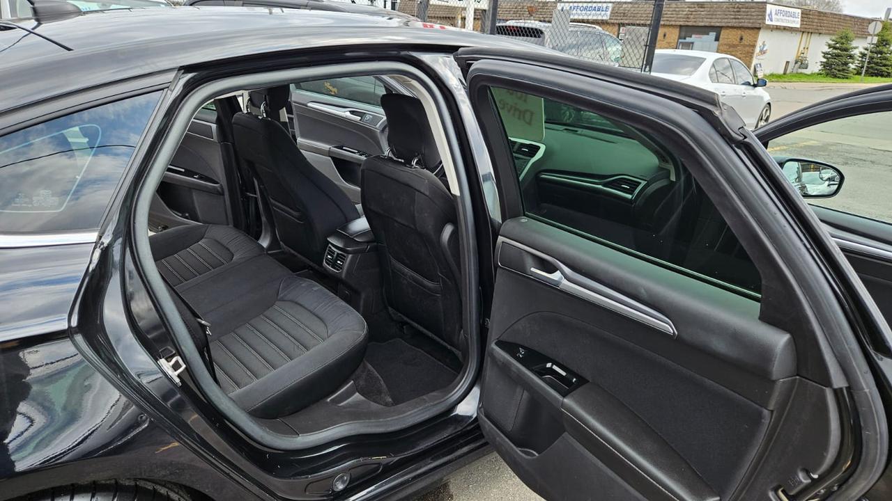 2014 Ford Fusion SE Photo