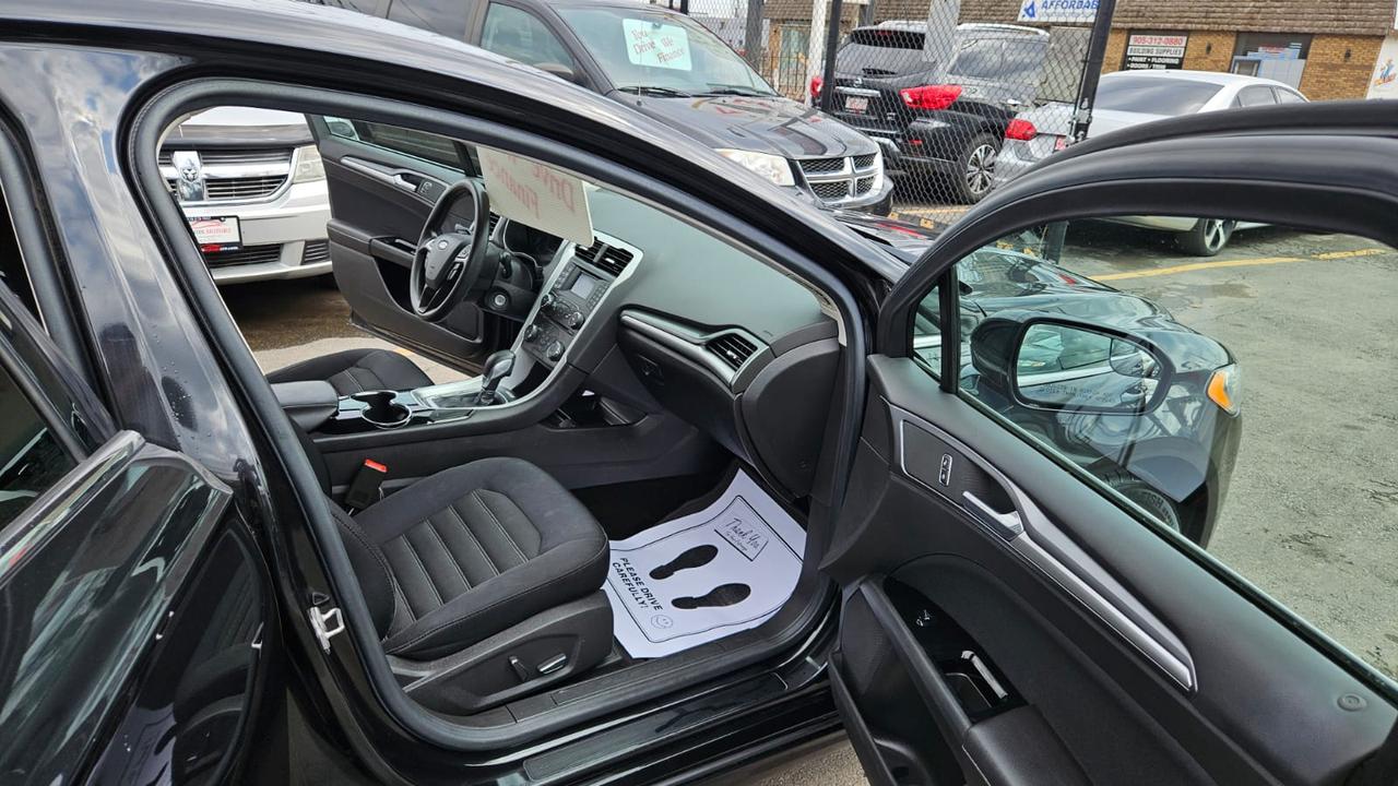 2014 Ford Fusion SE Photo
