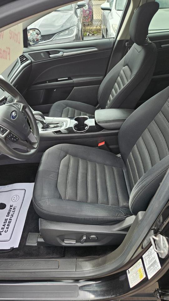 2014 Ford Fusion SE Photo