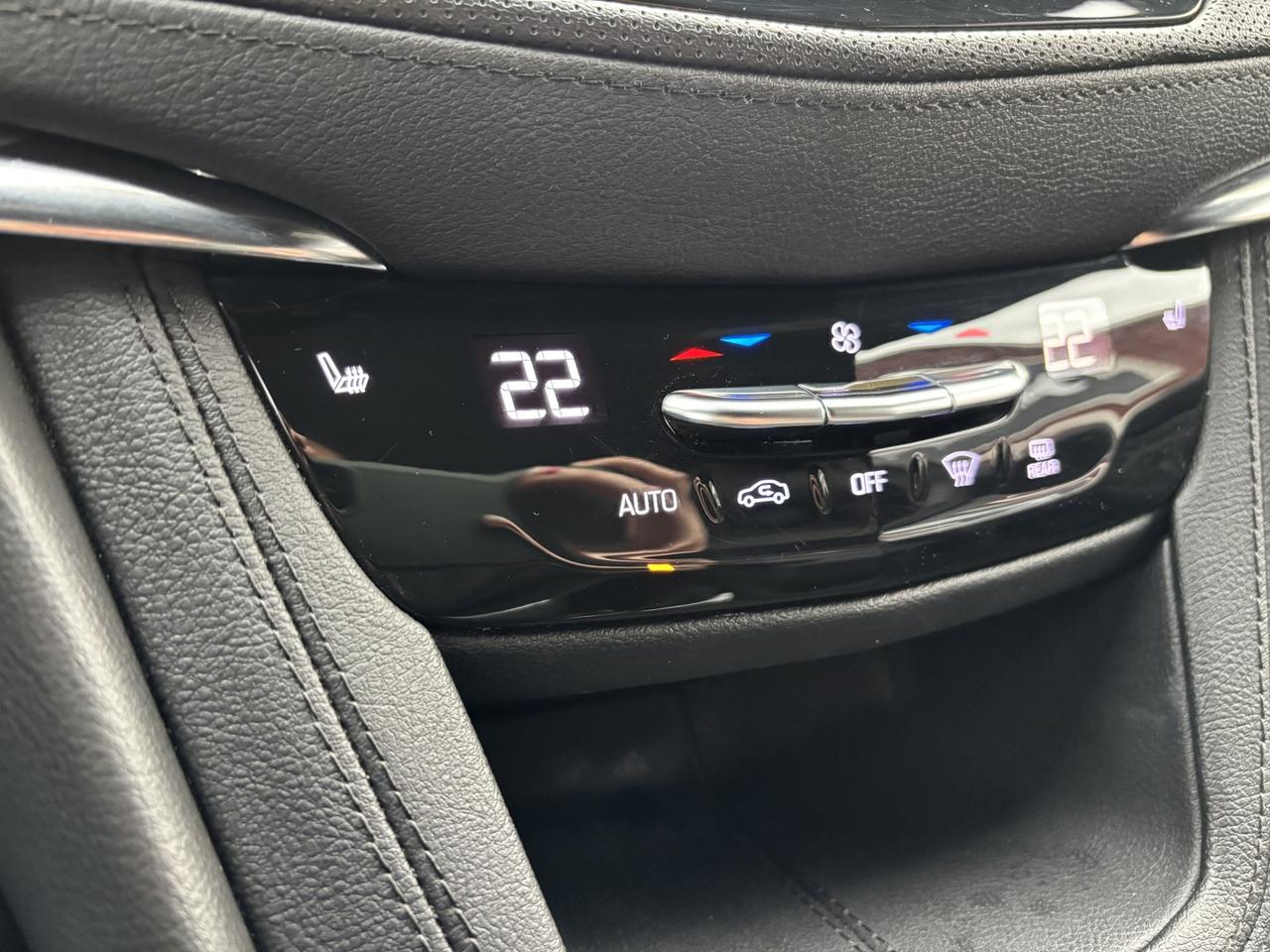 2021 Cadillac XT5 Luxury ~Leather~Heated Seats~2 Keys~Safety included~ Photo