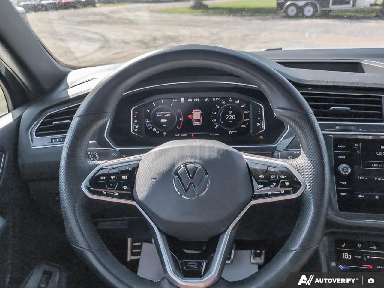 2023 Volkswagen Tiguan HIGHLINE R-LINE 4MOTION Photo