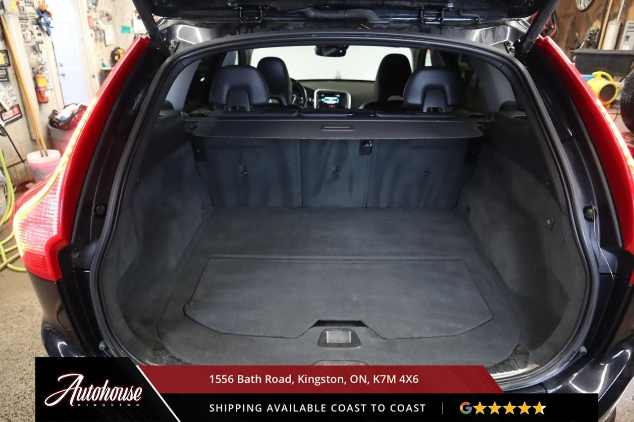 2015 Volvo XC60 T5 Premier Plus LEATHER - PANORAMIC SUNROOF Photo