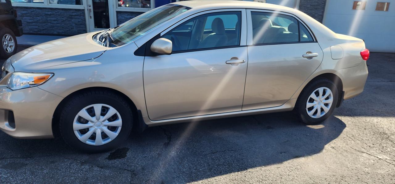 2012 Toyota Corolla CE Photo2