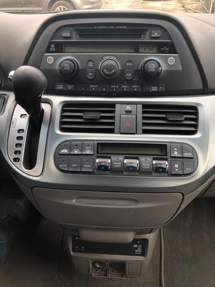 2010 Honda Odyssey SE, COMES CERTIFIED WITH 3 YR WARRANTY INCLUDED Photo
