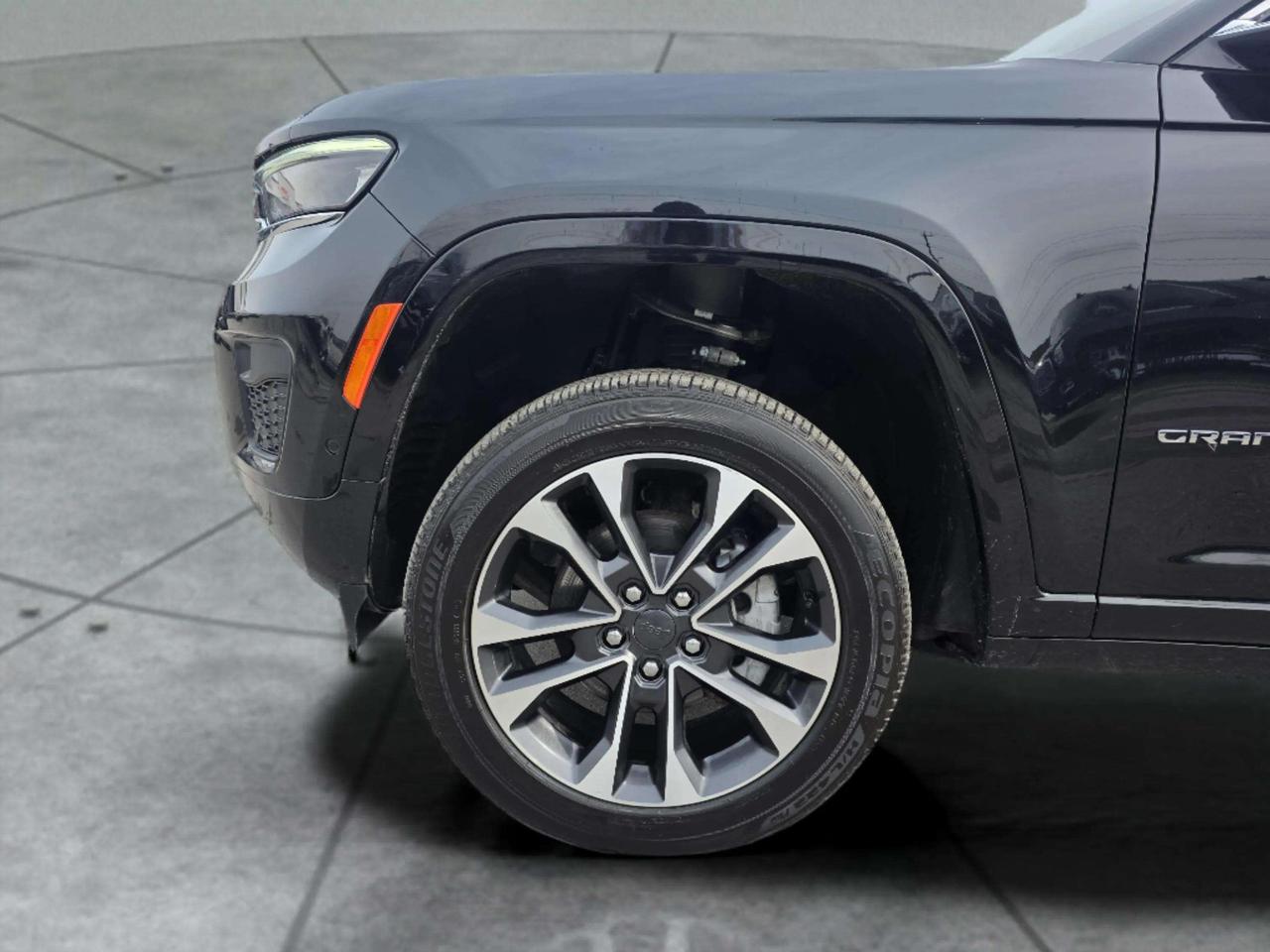 2023 Jeep Grand Cherokee OVERLAND 4X4 Photo