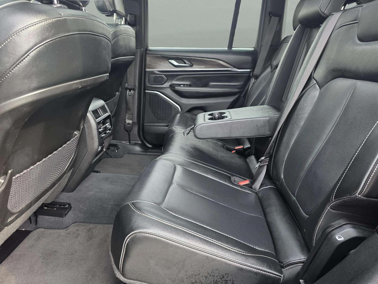 2023 Jeep Grand Cherokee OVERLAND 4X4 Photo