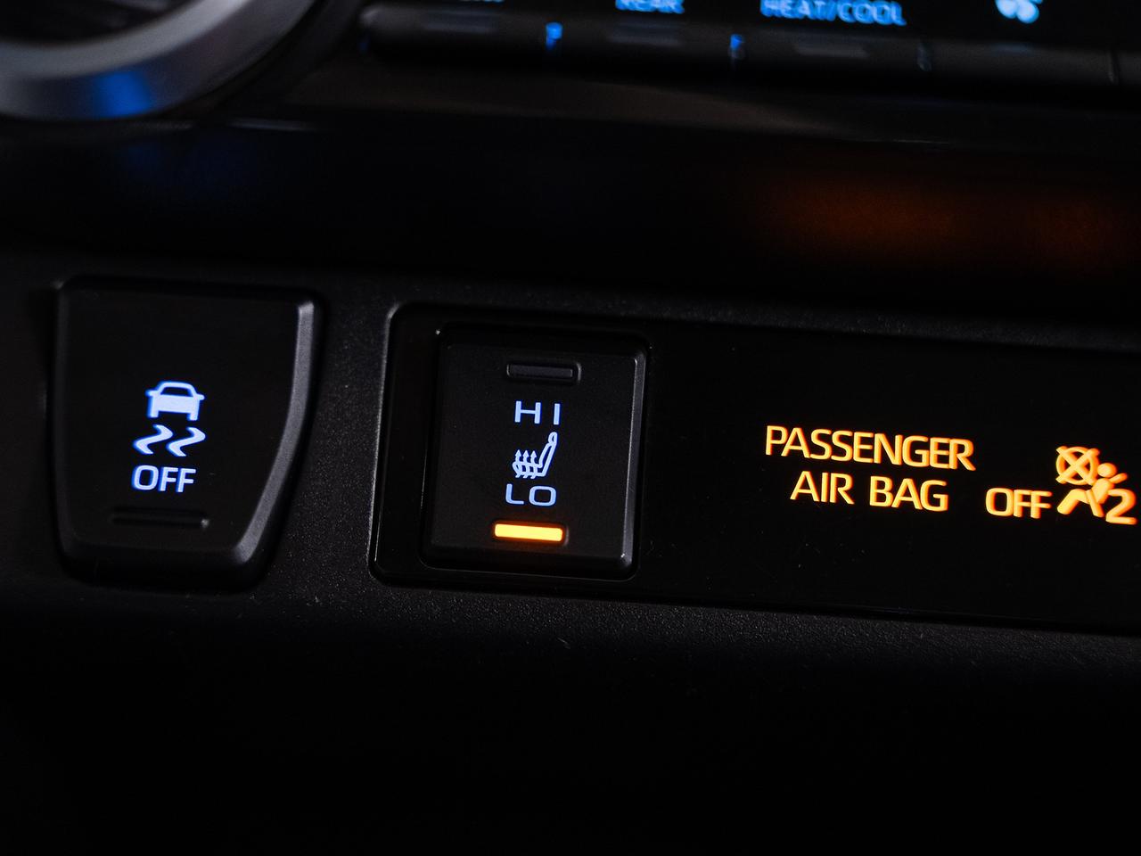 2022 Toyota RAV4 XLE AWD | Sunroof | Heated Seats | BSM | CarPlay