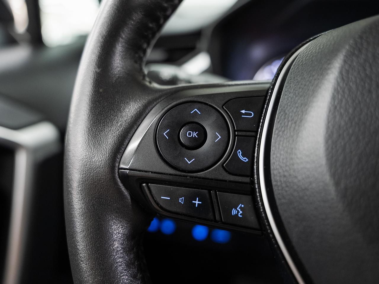 2022 Toyota RAV4 XLE AWD | Sunroof | Heated Seats | BSM | CarPlay