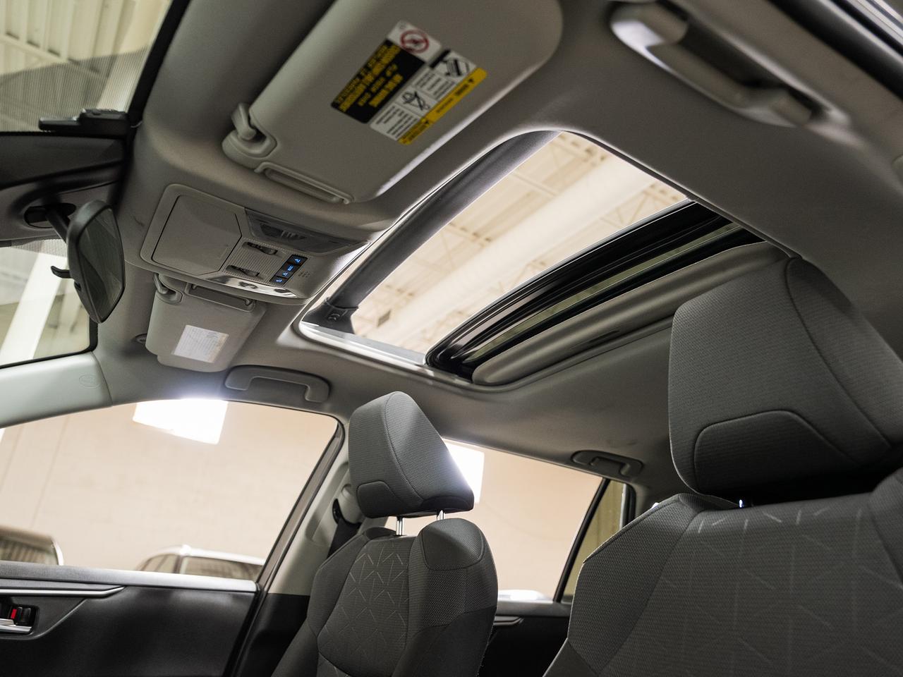 2022 Toyota RAV4 XLE AWD | Sunroof | Heated Seats | BSM | CarPlay