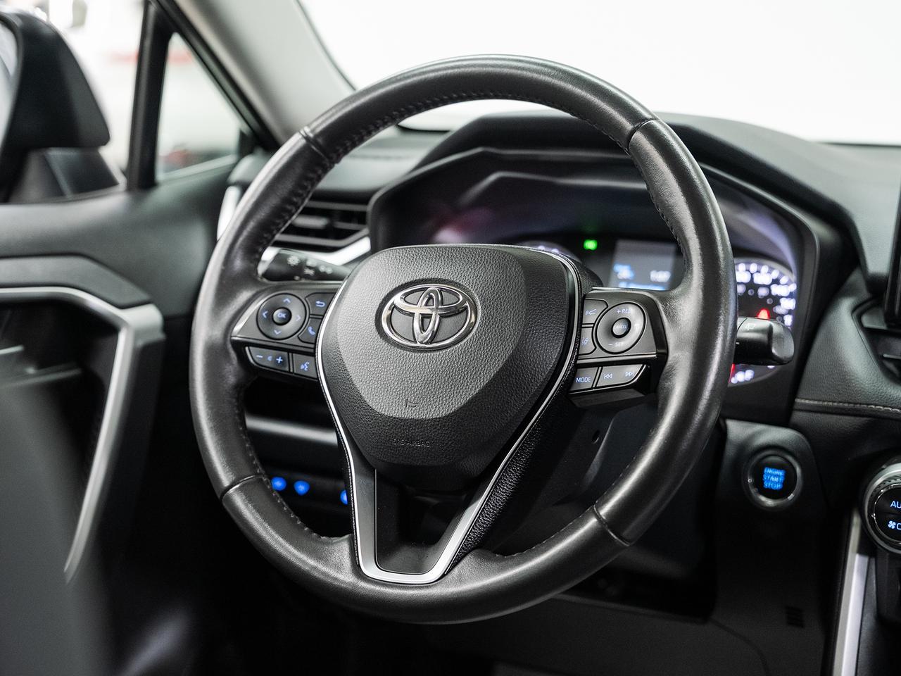 2022 Toyota RAV4 XLE AWD | Sunroof | Heated Seats | BSM | CarPlay