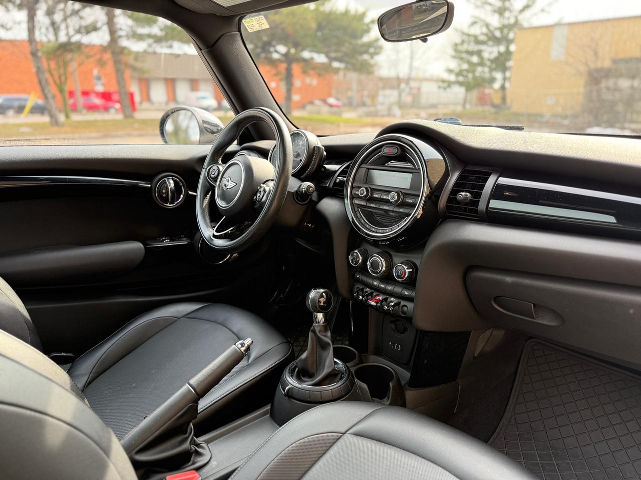 2015 MINI Cooper 3-Door Hatchback Photo