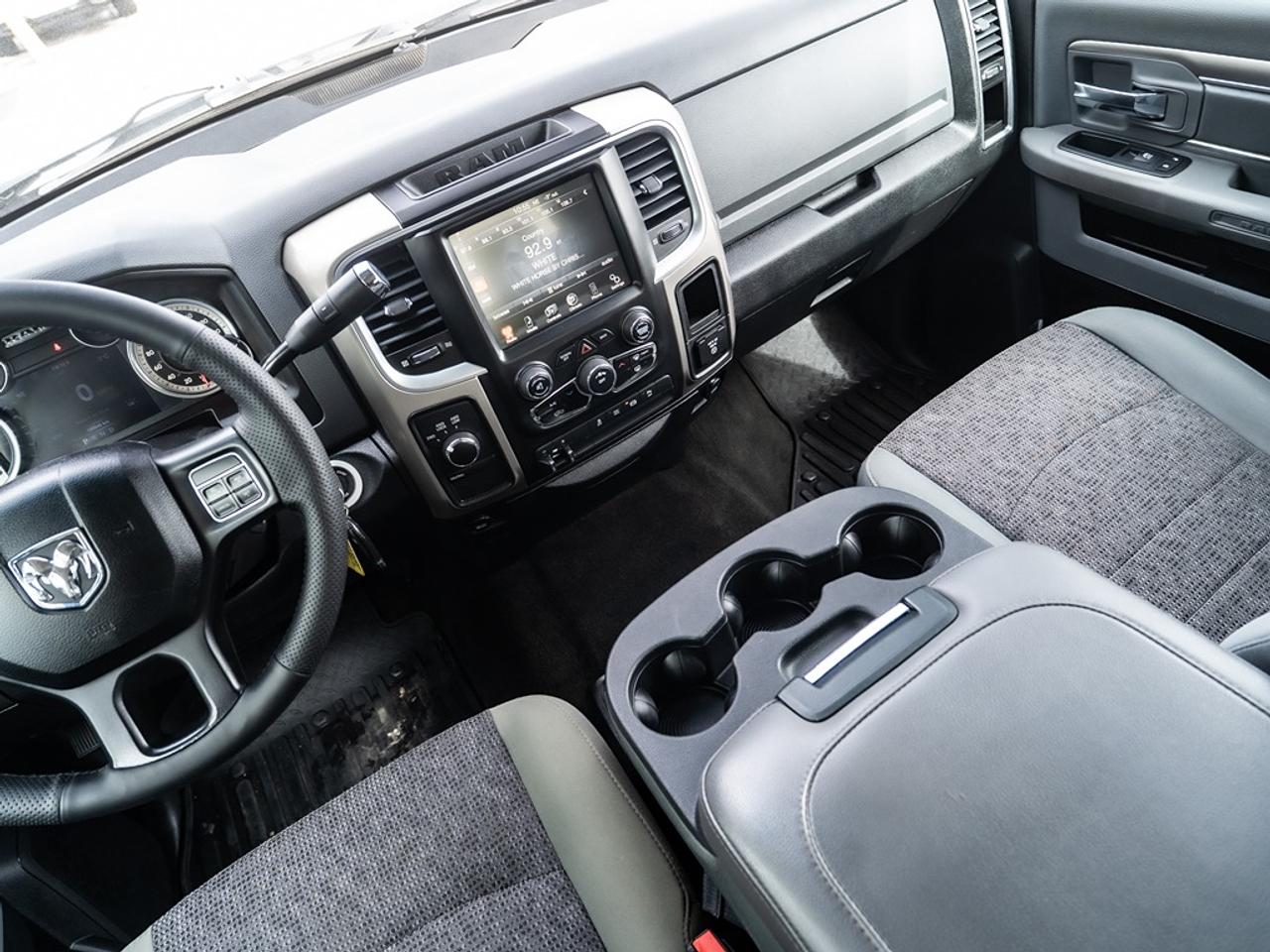 2015 RAM 3500 4WD Crew Cab SLT Dually Photo9
