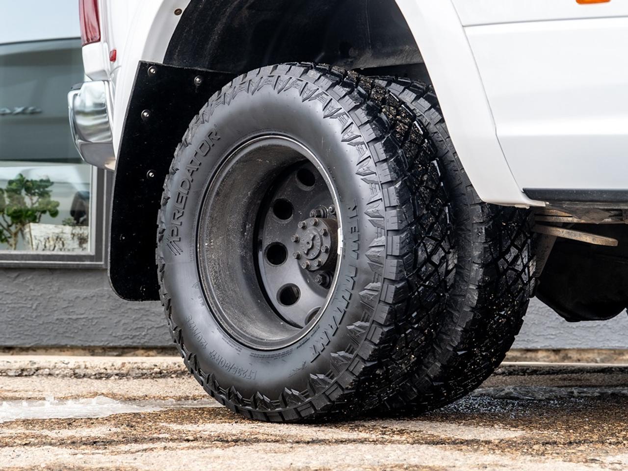 2015 RAM 3500 4WD Crew Cab SLT Dually Photo3