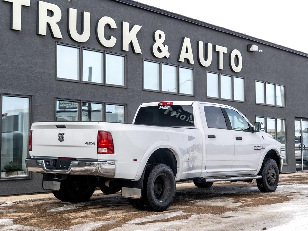 2015 RAM 3500 4WD Crew Cab SLT Dually Photo5