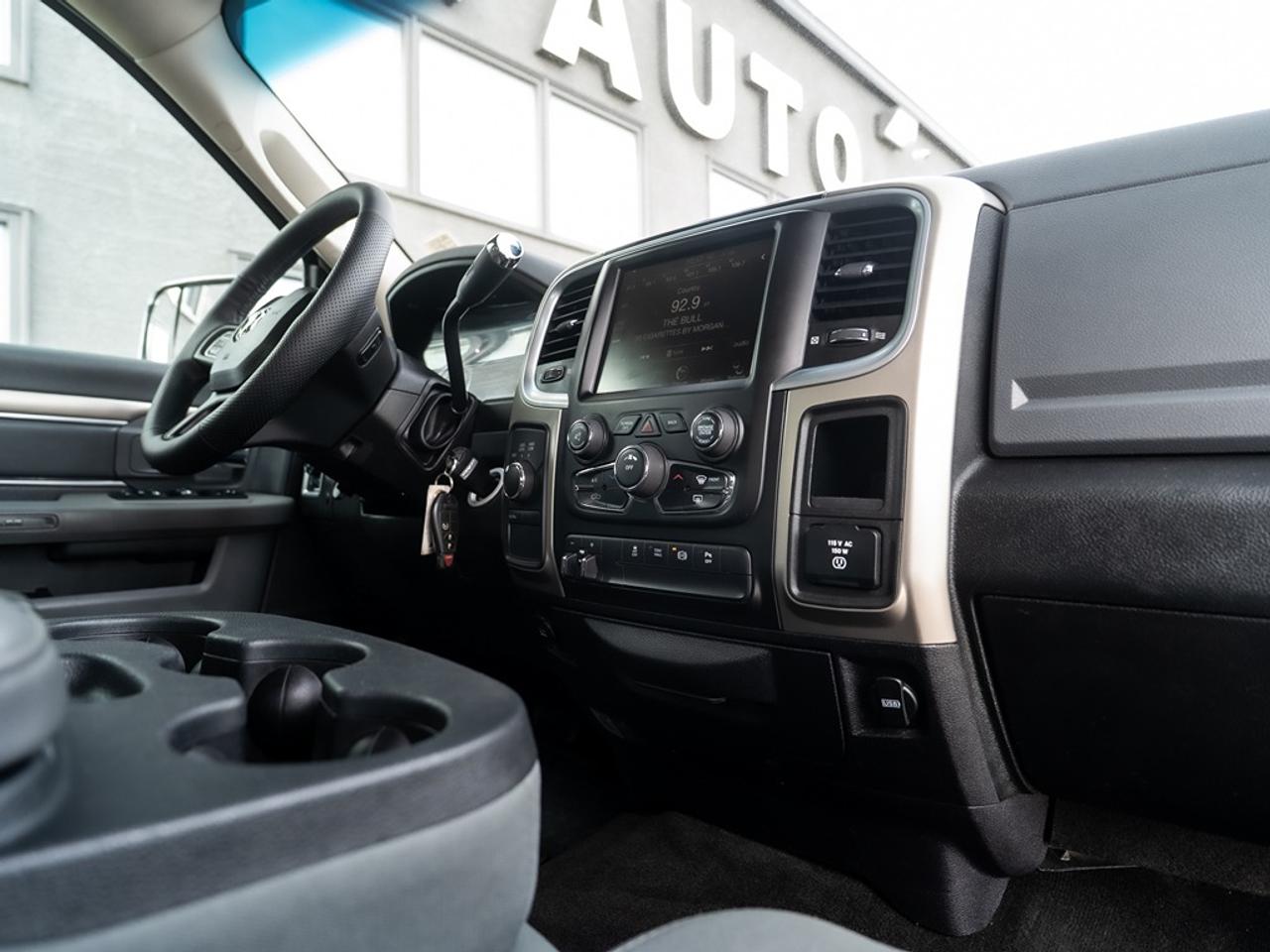 2015 RAM 3500 4WD Crew Cab SLT Dually Photo20