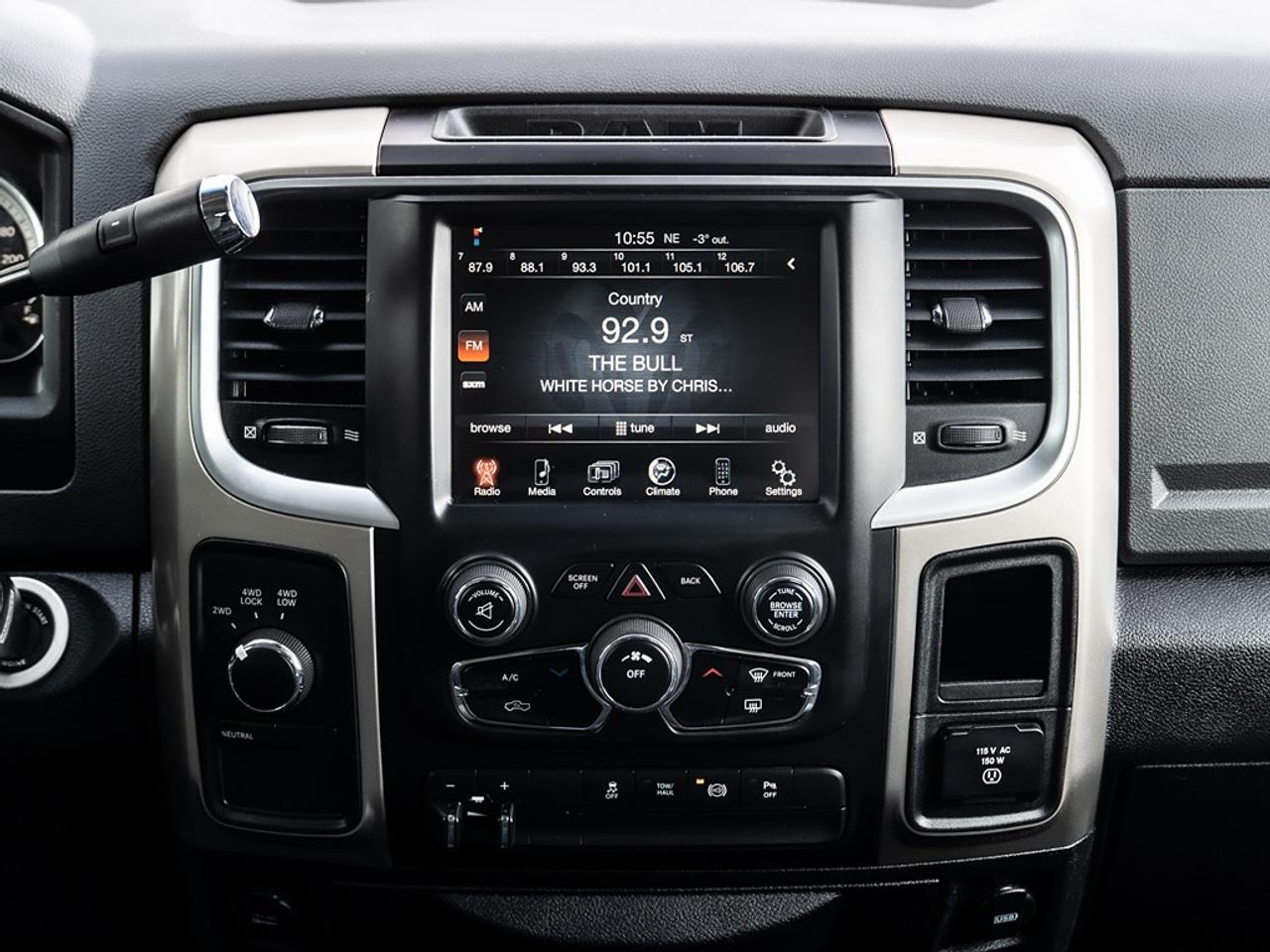 2015 RAM 3500 4WD Crew Cab SLT Dually Photo8