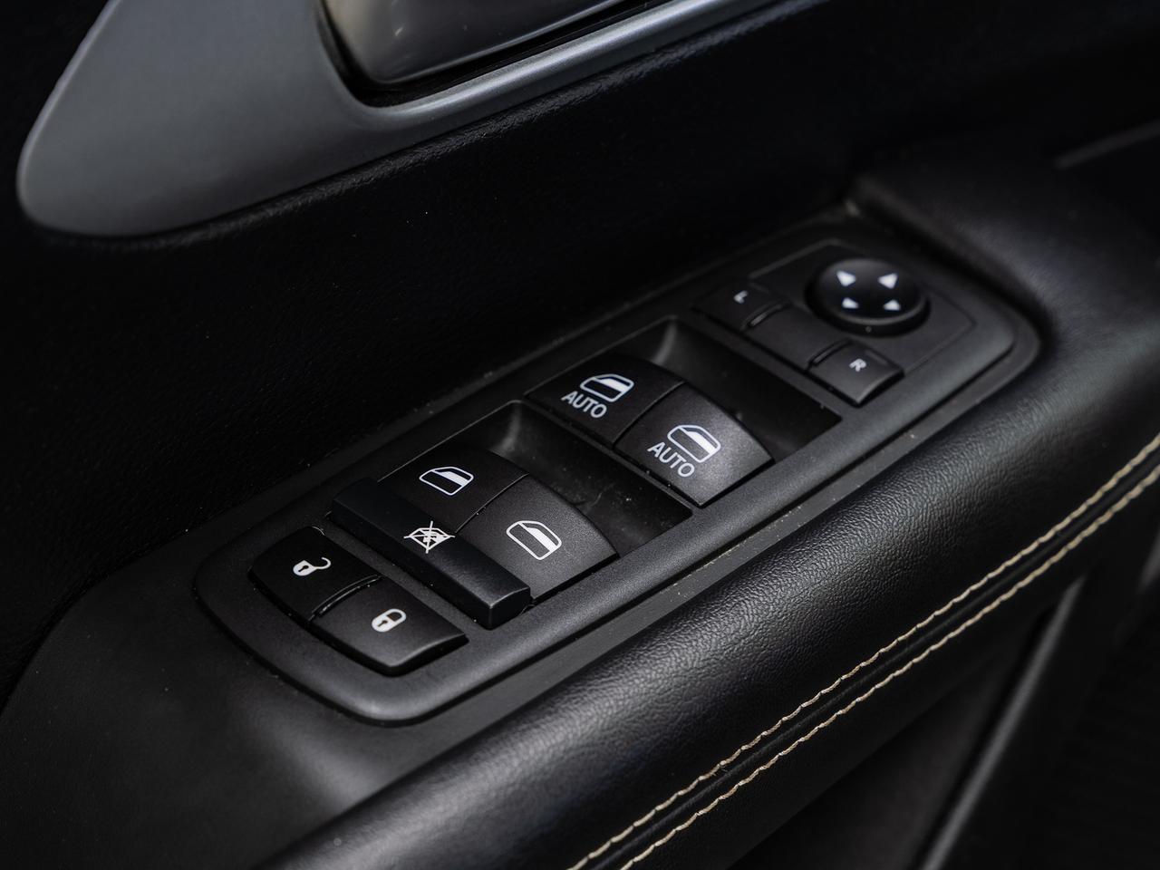 2020 Chrysler Pacifica TOURING | S-Pkg | Stow'nGo | Power Doors | CarPlay