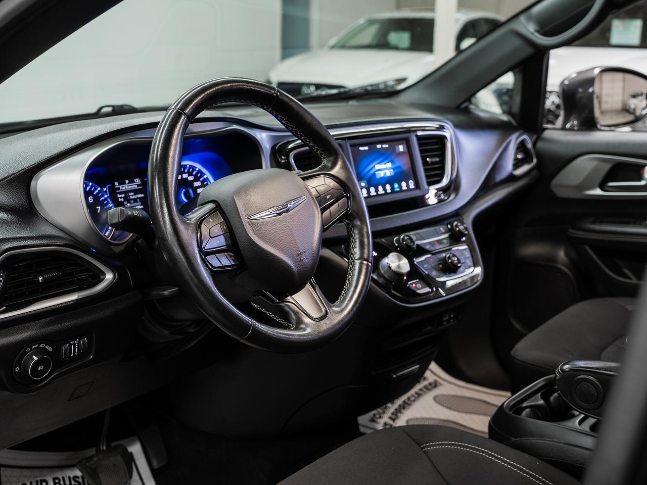 2020 Chrysler Pacifica TOURING | S-Pkg | Stow'nGo | Power Doors | CarPlay Photo