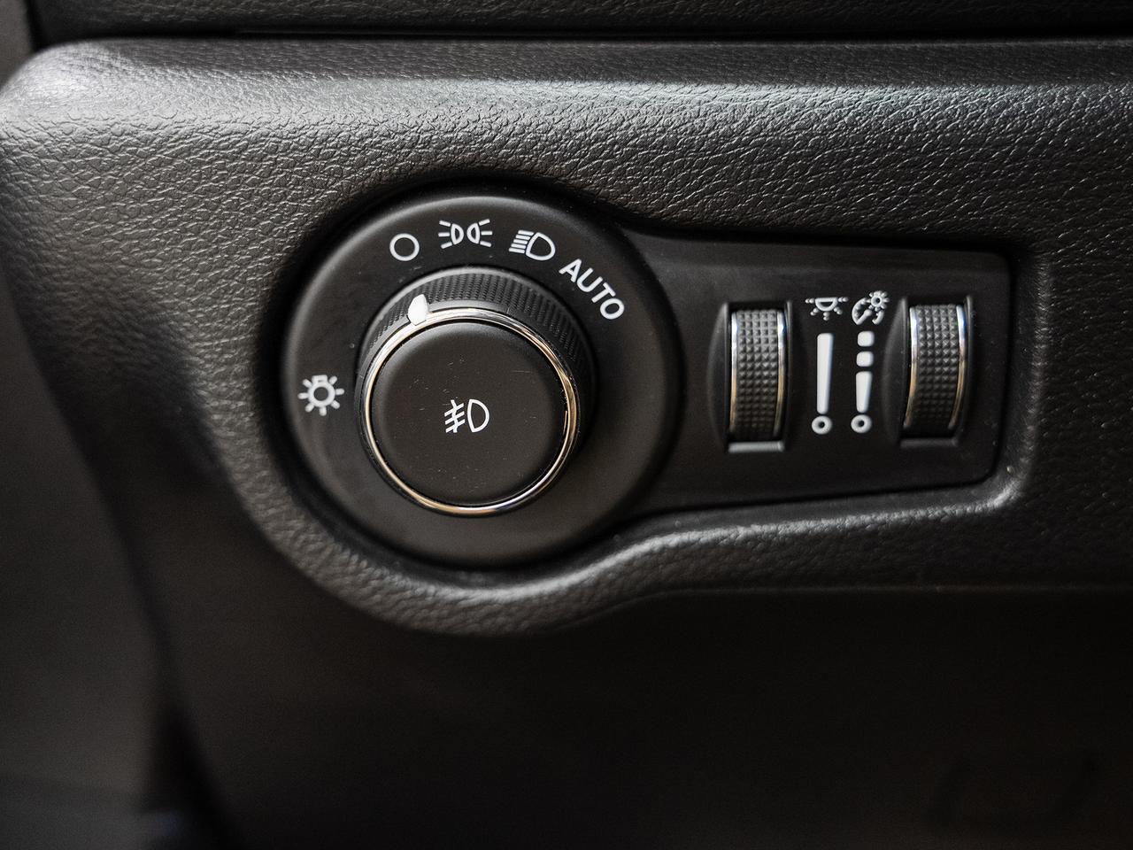 2020 Chrysler Pacifica TOURING | S-Pkg | Stow'nGo | Power Doors | CarPlay