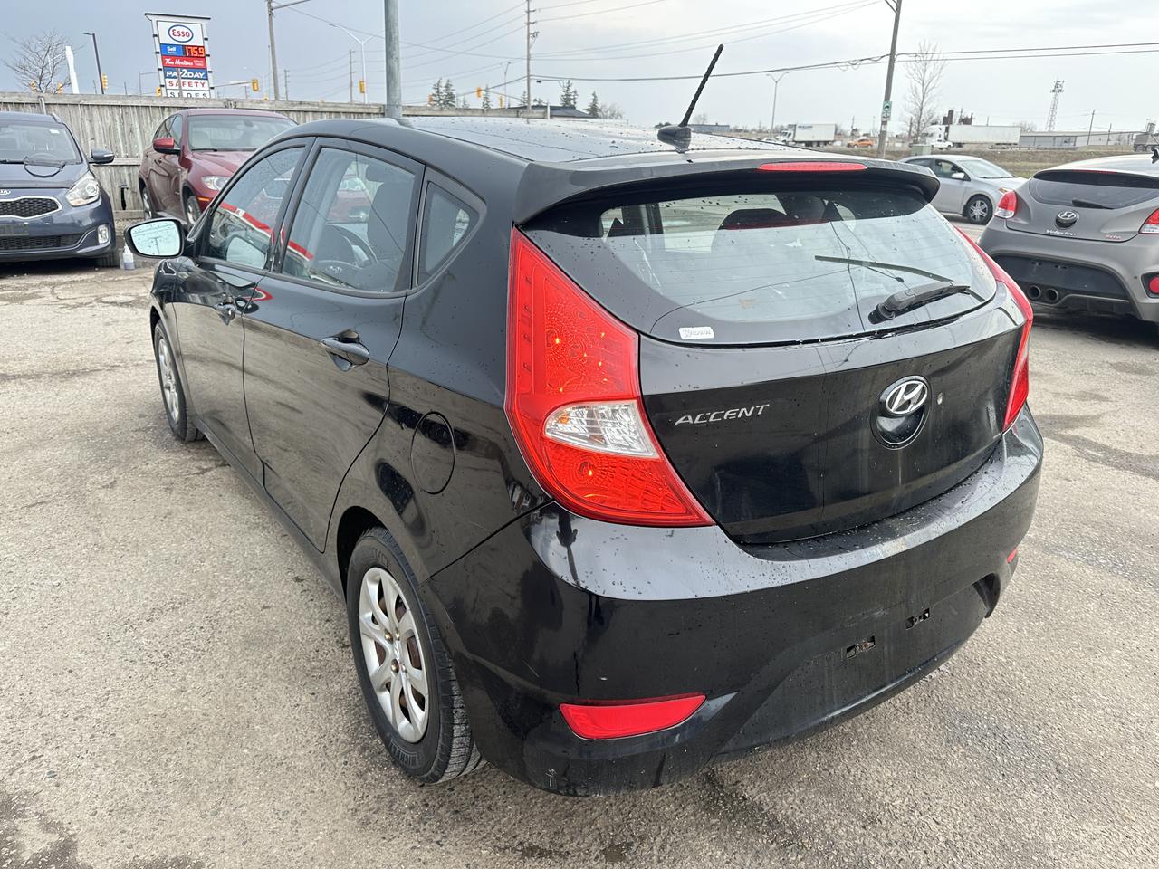 2013 Hyundai Accent GL, AUTO, HATCH, ONLY 195KMS, CERTIFIED Photo2