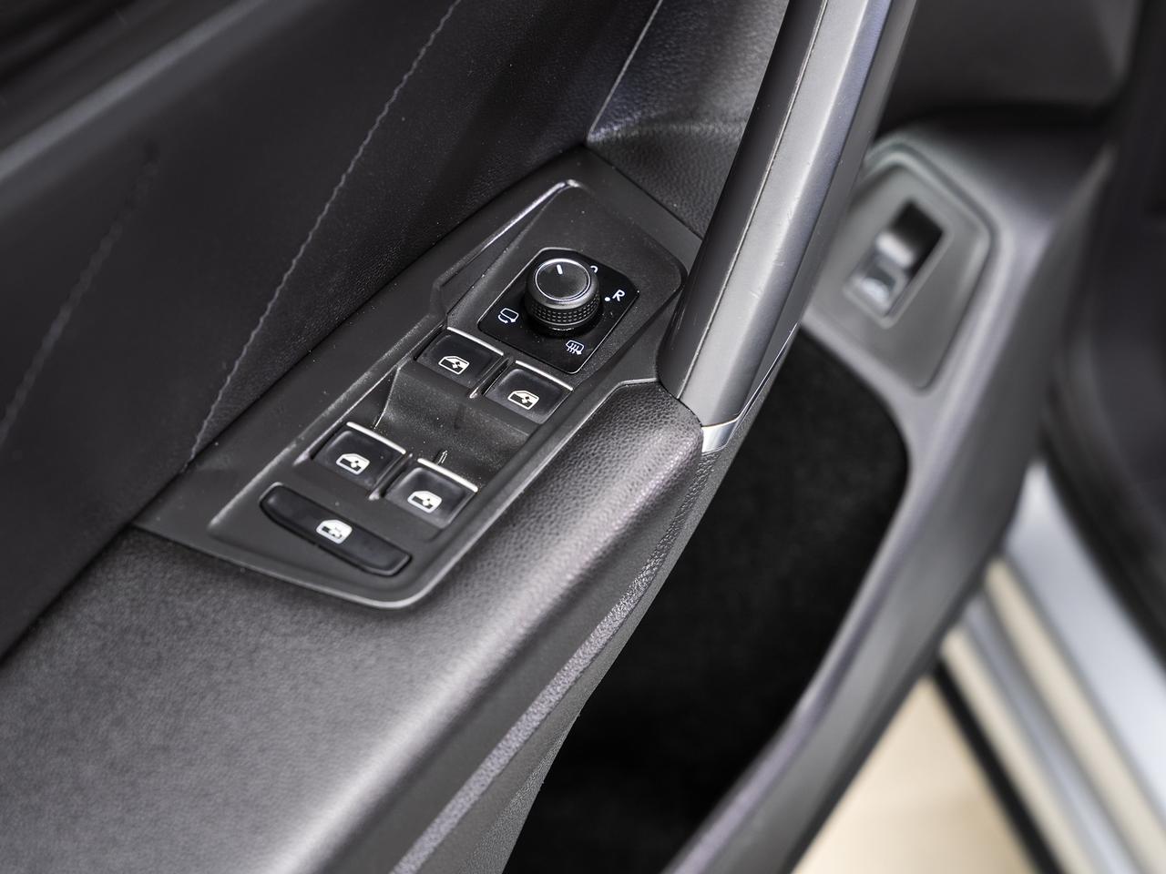 2020 Volkswagen Tiguan HIGHLINE R-LINE AWD | Nav | Pano roof | CarPlay
