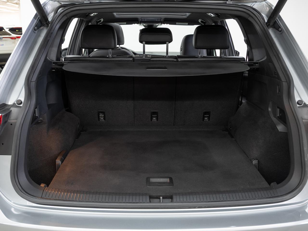 2020 Volkswagen Tiguan HIGHLINE R-LINE AWD | Nav | Pano roof | CarPlay