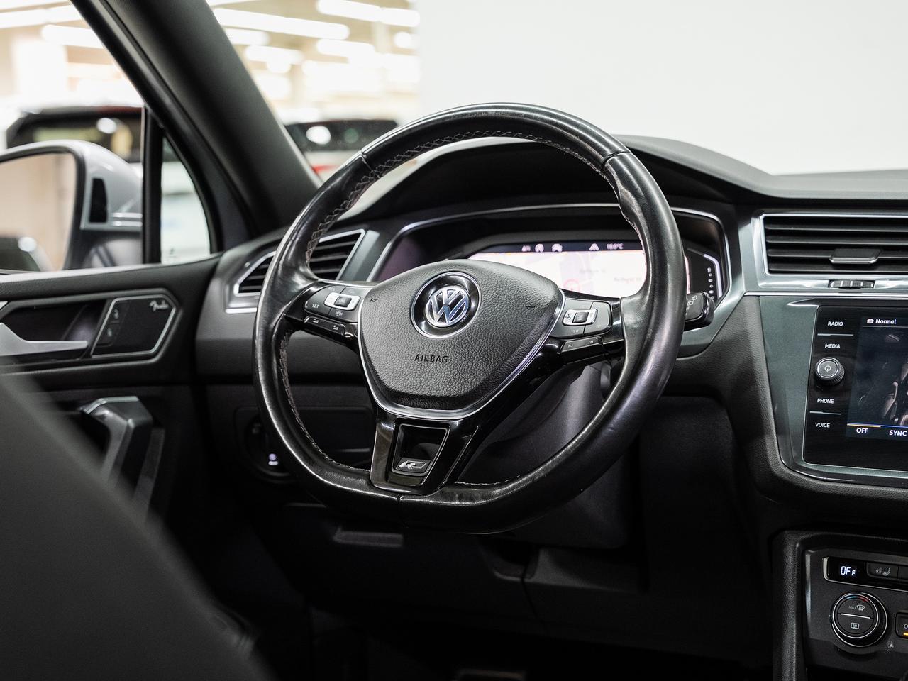 2020 Volkswagen Tiguan HIGHLINE R-LINE AWD | Nav | Pano roof | CarPlay