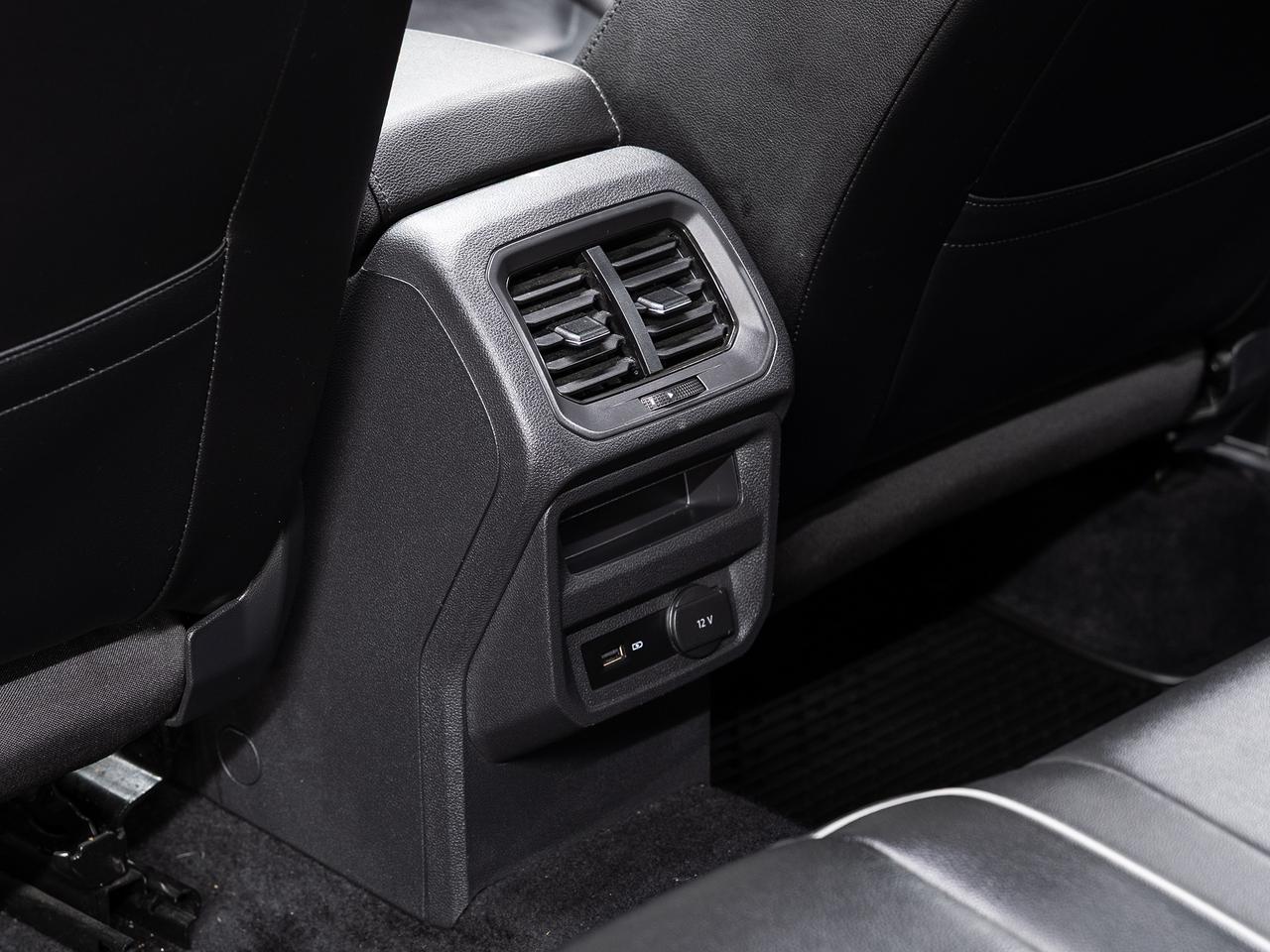 2020 Volkswagen Tiguan HIGHLINE R-LINE AWD | Nav | Pano roof | CarPlay Photo