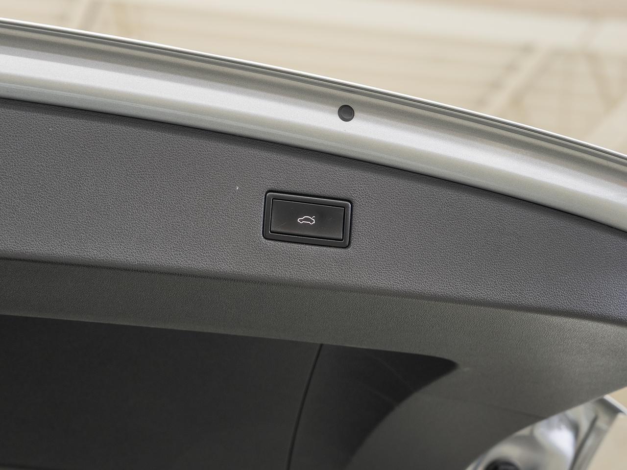 2020 Volkswagen Tiguan HIGHLINE R-LINE AWD | Nav | Pano roof | CarPlay