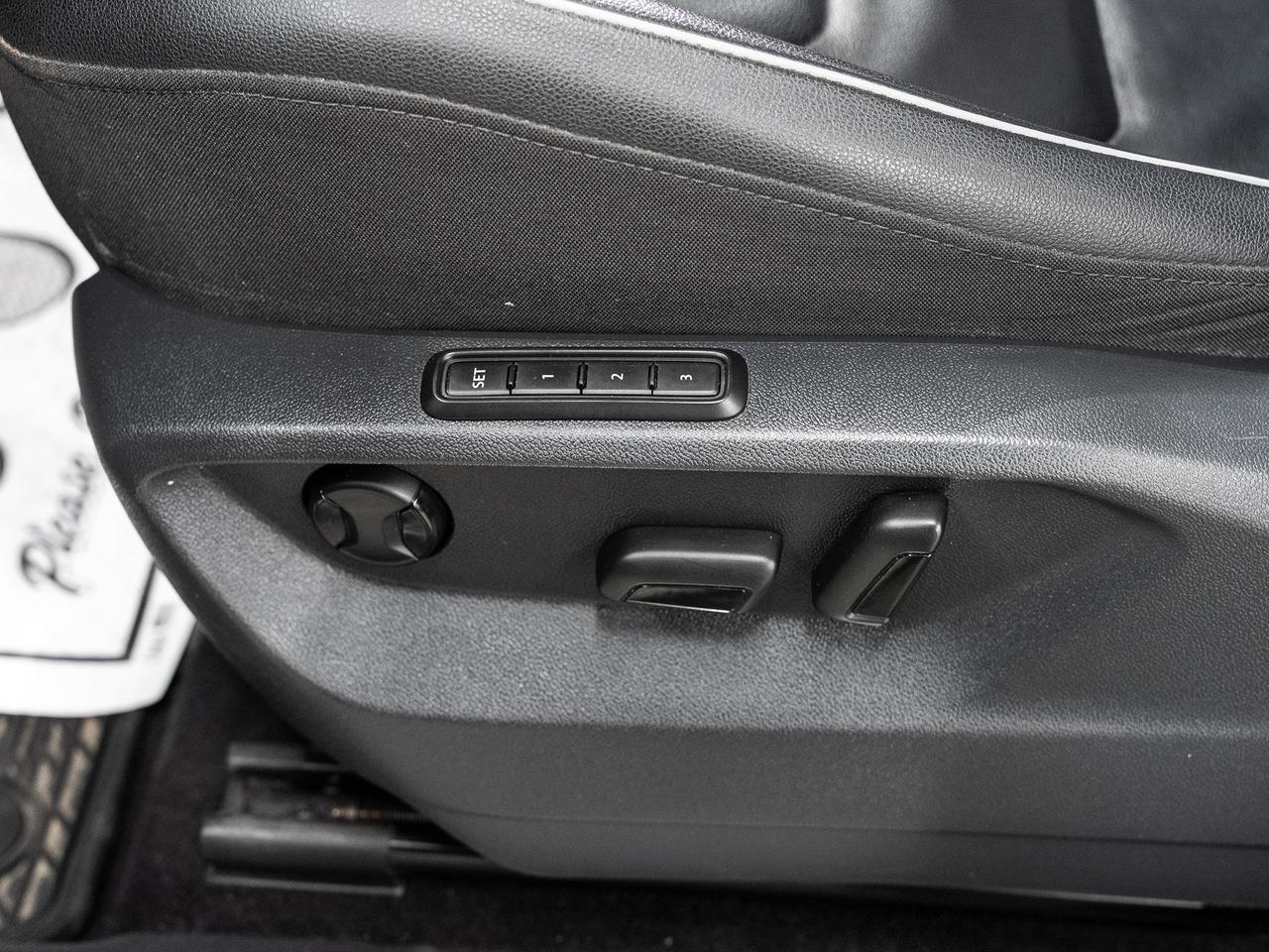 2020 Volkswagen Tiguan HIGHLINE R-LINE AWD | Nav | Pano roof | CarPlay Photo