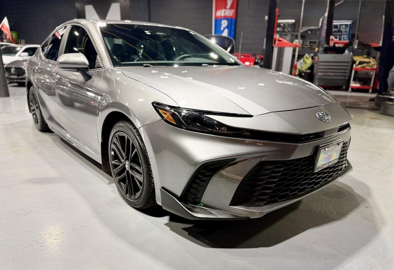 2025 Toyota Camry SE UPGRADE HYBRID AWD Photo