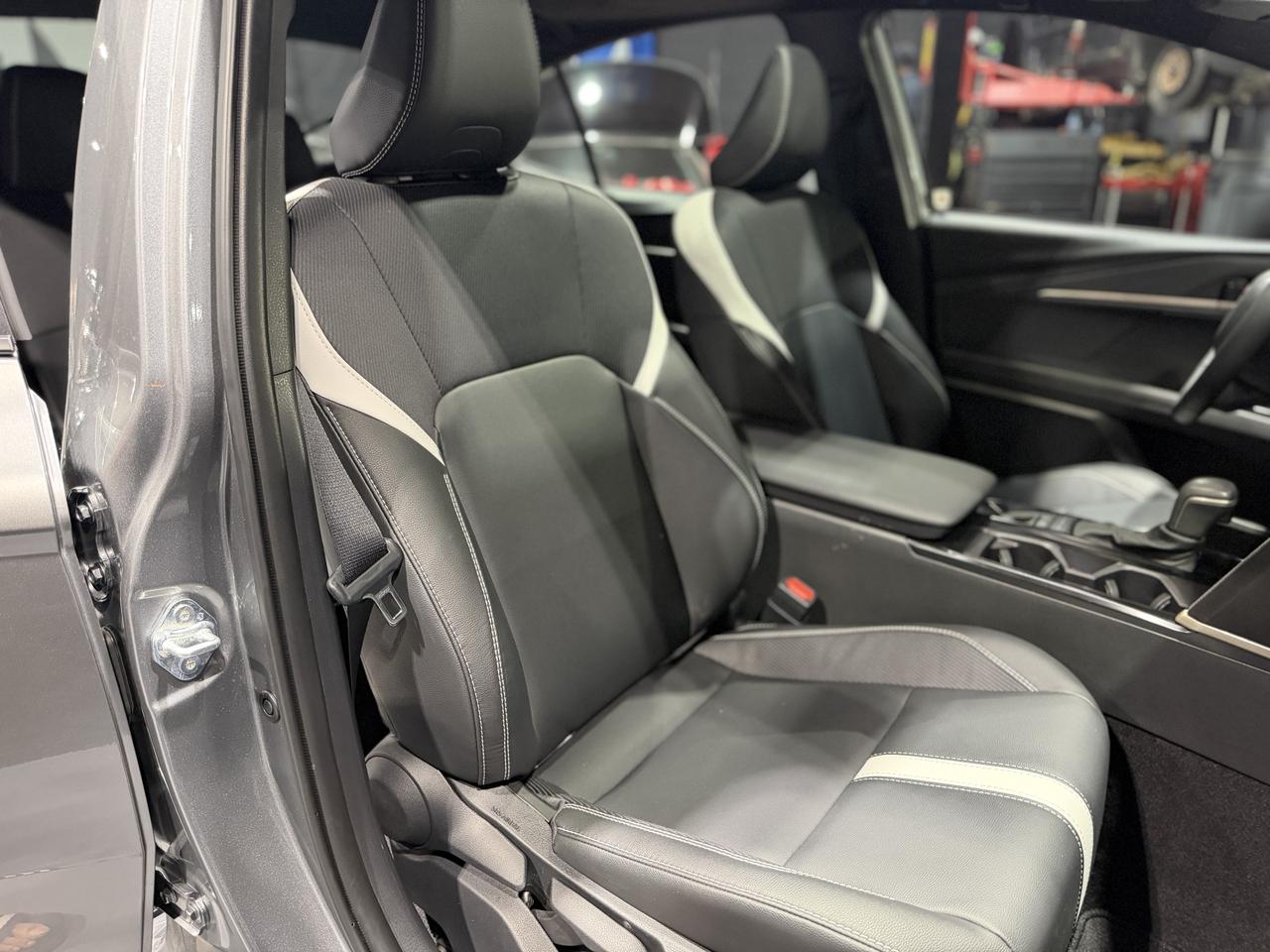 2025 Toyota Camry SE UPGRADE HYBRID AWD Photo