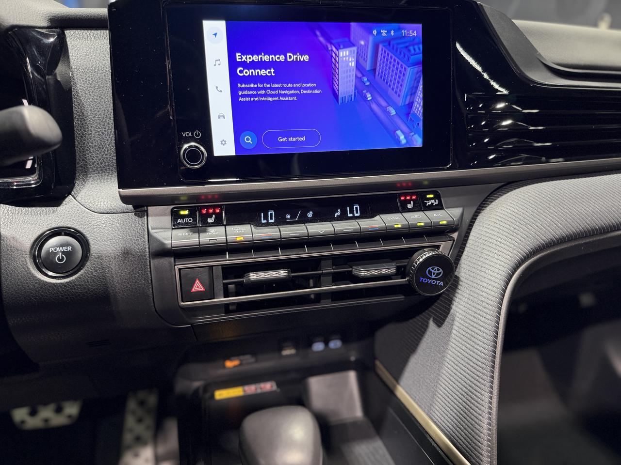 2025 Toyota Camry SE UPGRADE HYBRID AWD Photo