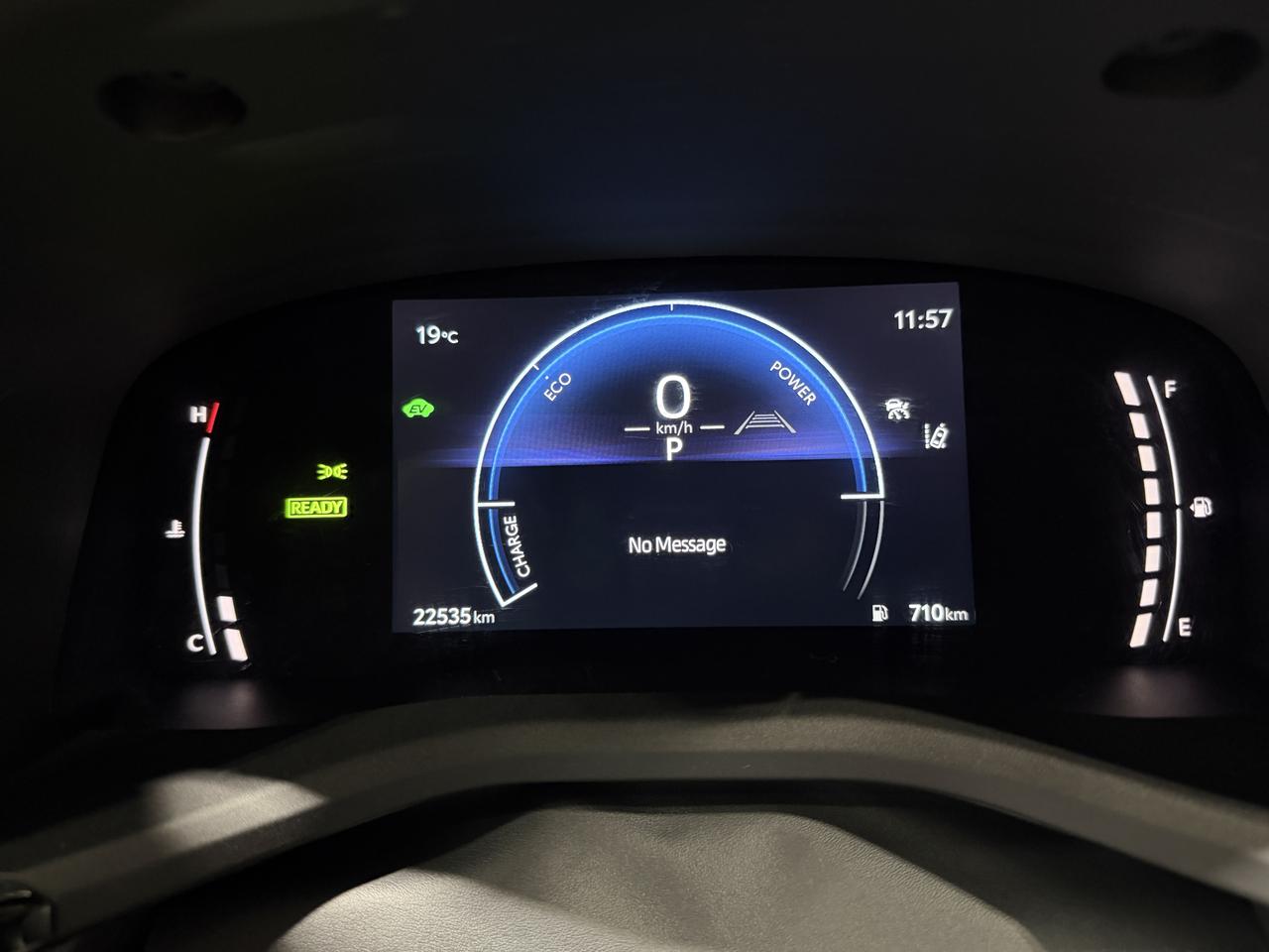 2025 Toyota Camry SE UPGRADE HYBRID AWD Photo