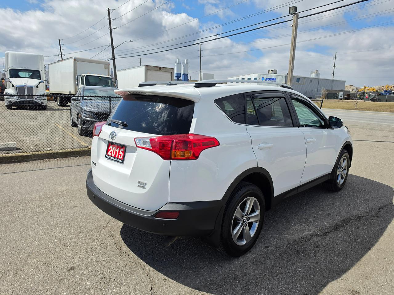 2015 Toyota RAV4 AWD 4dr XLE Photo