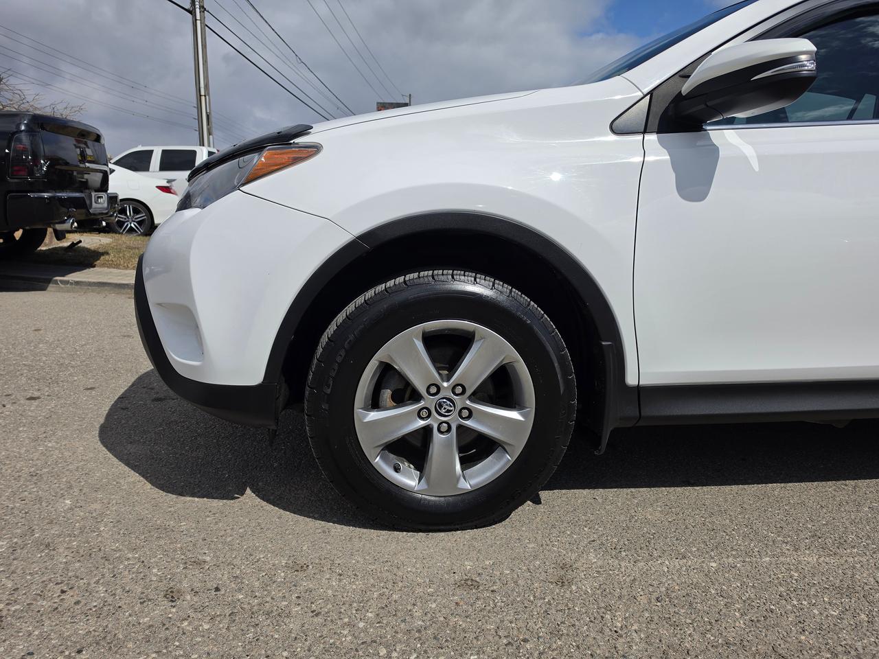 2015 Toyota RAV4 AWD 4dr XLE Photo