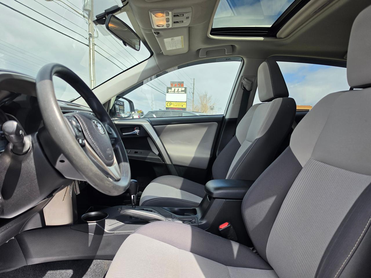 2015 Toyota RAV4 AWD 4dr XLE Photo