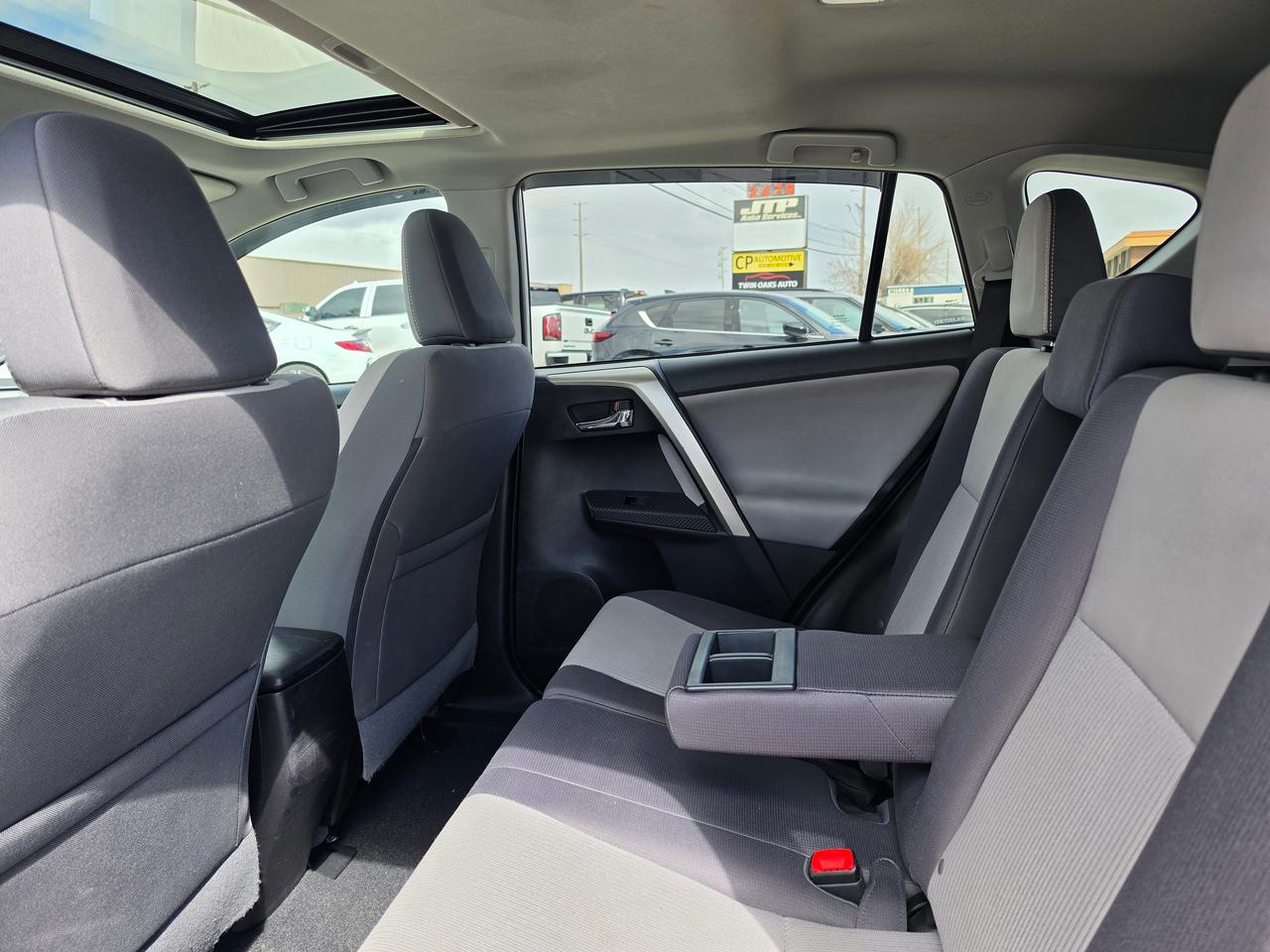 2015 Toyota RAV4 AWD 4dr XLE Photo