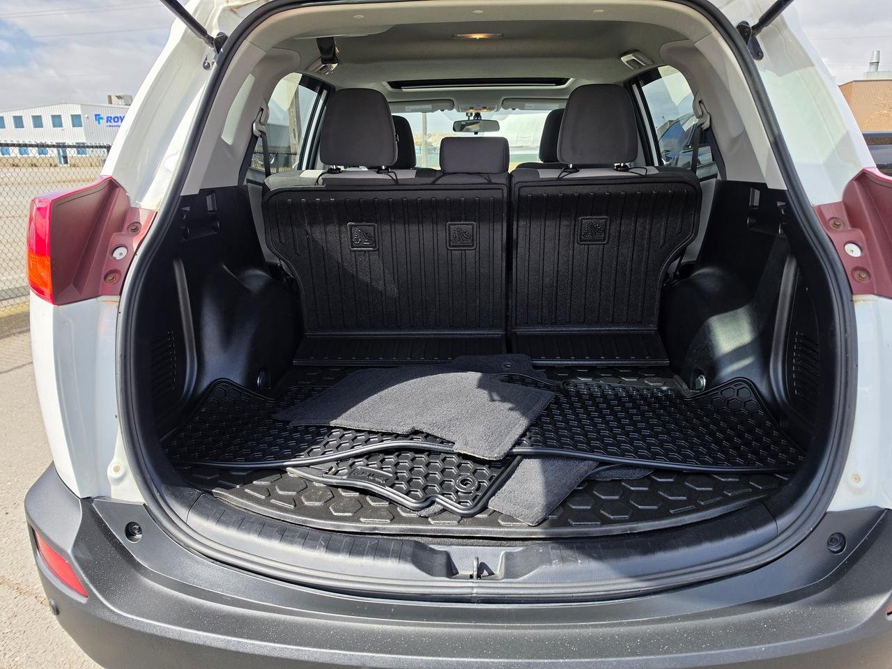 2015 Toyota RAV4 AWD 4dr XLE Photo