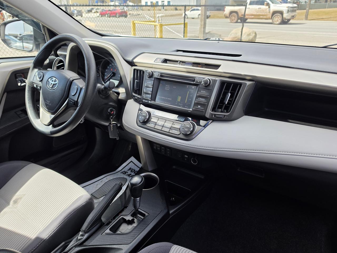 2015 Toyota RAV4 AWD 4dr XLE Photo