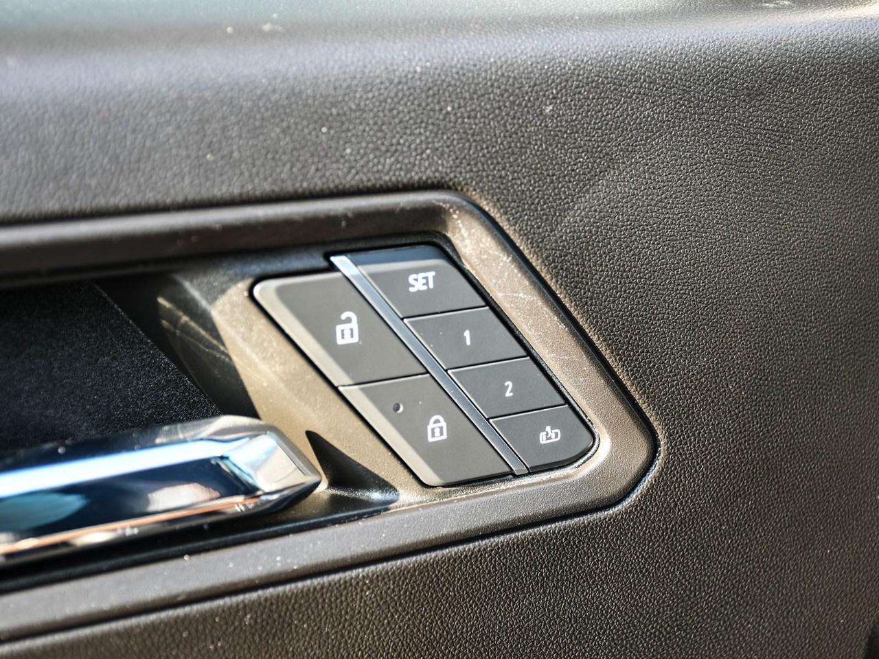 2024 GMC Canyon Crew Cab Short Box 4-Wheel Drive AT4 Photo