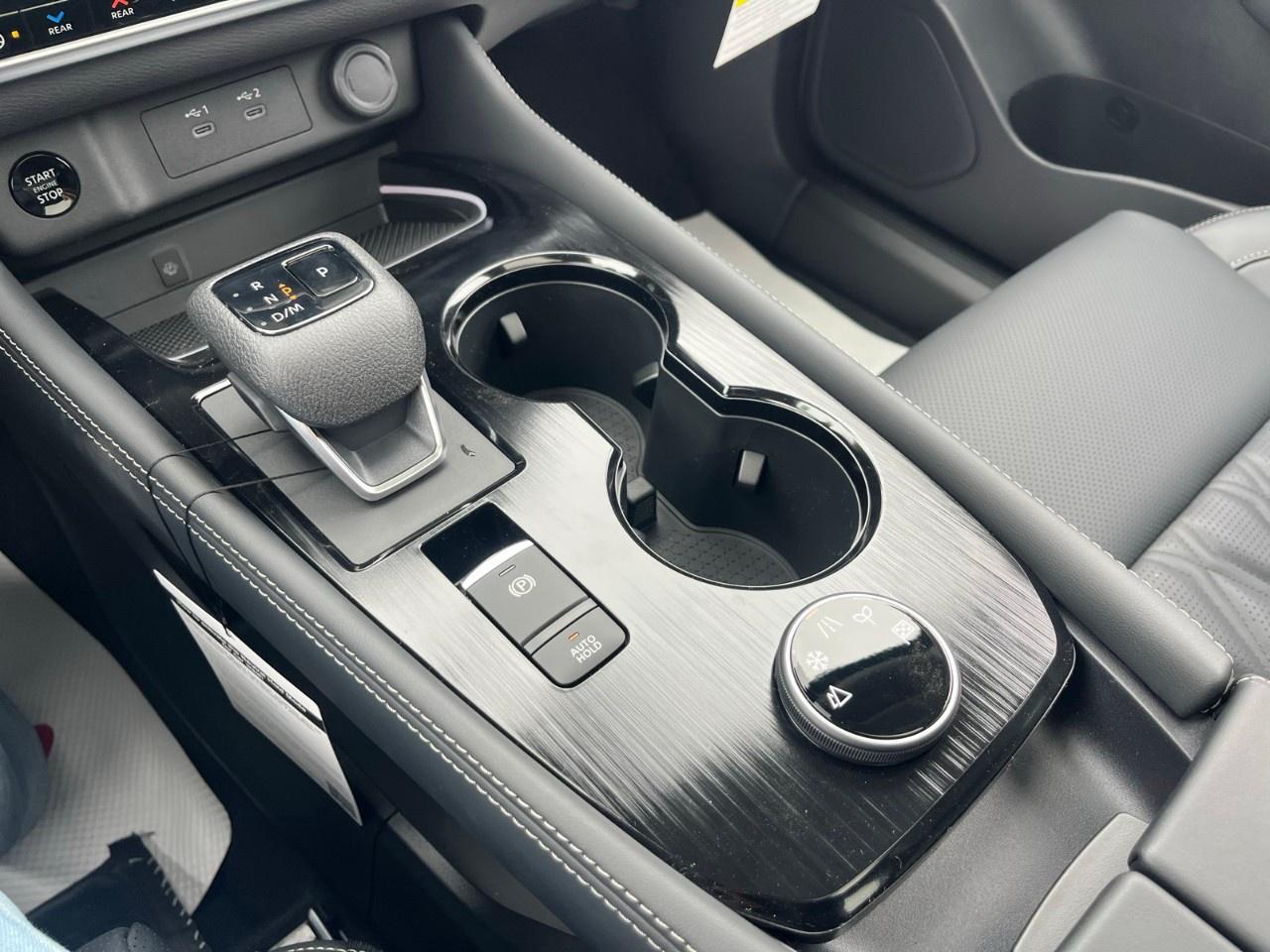 2026 Nissan Rogue AWD Platinum Photo